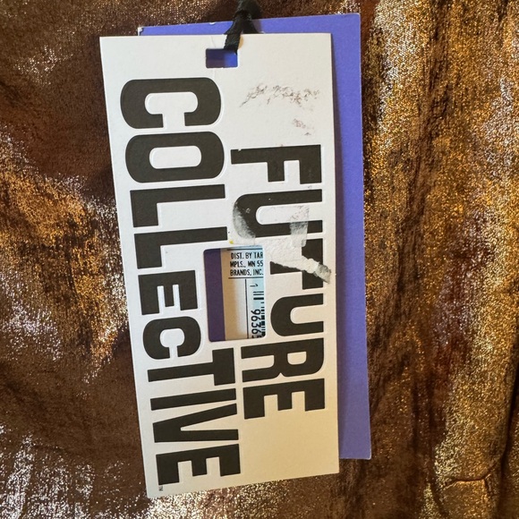 NWT FUTURE COLLECTIVE ROSE GOLD SHIMMER TOP - Picture 9 of 10